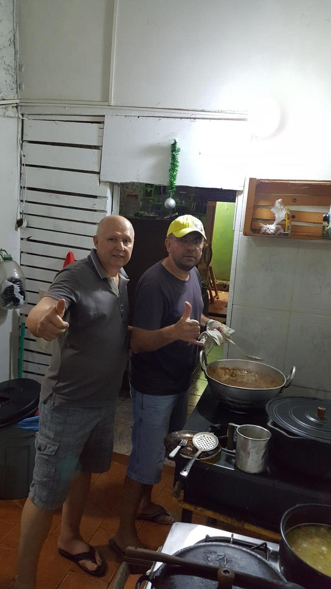 Hotel Y Residencial Amigos 푸에르토이과수 외부 사진