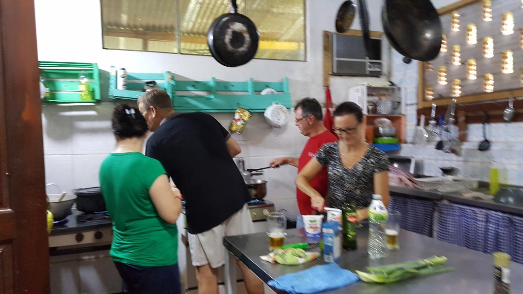 Hotel Y Residencial Amigos 푸에르토이과수 외부 사진