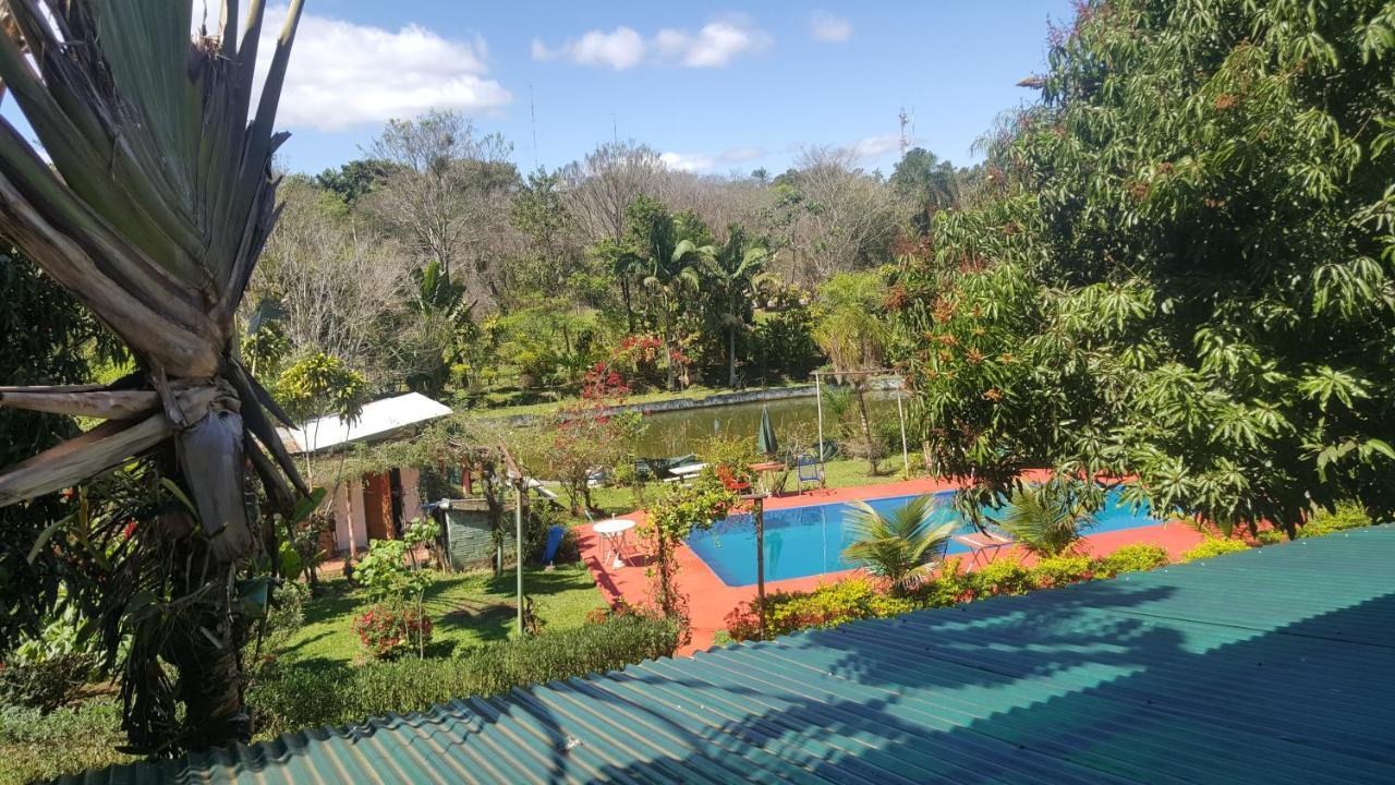 Hotel Y Residencial Amigos 푸에르토이과수 외부 사진
