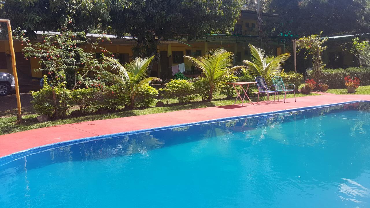 Hotel Y Residencial Amigos 푸에르토이과수 외부 사진